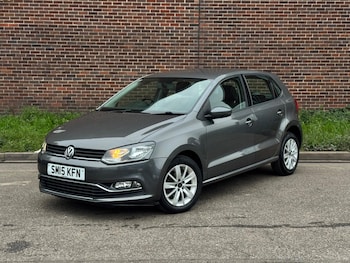 Used Volkswagen Polo 2015 for sale - 76282869: Photo 2