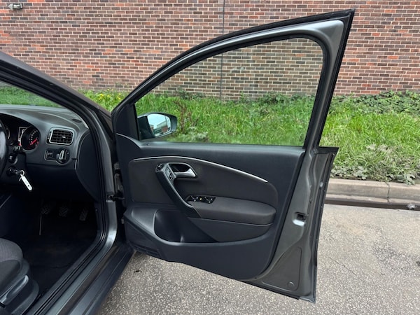 Used Volkswagen Polo 2015 for sale - 76282869: Photo 32