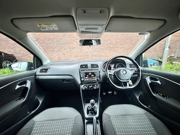 Used Volkswagen Polo 2015 for sale - 76282869: Photo 3