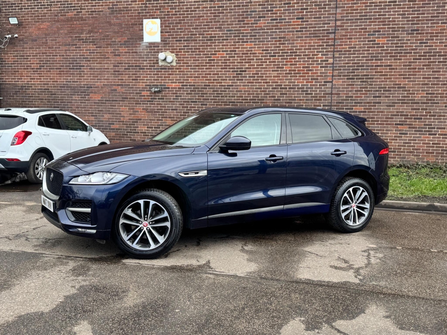 Used Jaguar F-Pace 2017 for sale - 77908658: Photo 16
