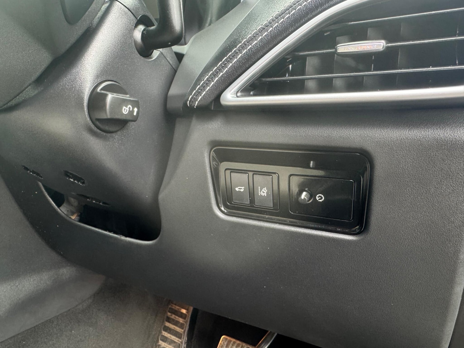 Used Jaguar F-Pace 2017 for sale - 77908658: Photo 33