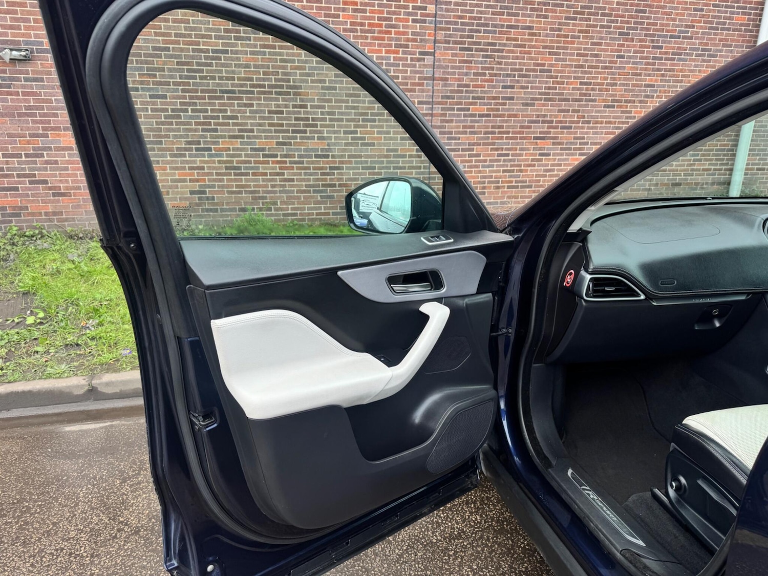 Used Jaguar F-Pace 2017 for sale - 77908658: Photo 36