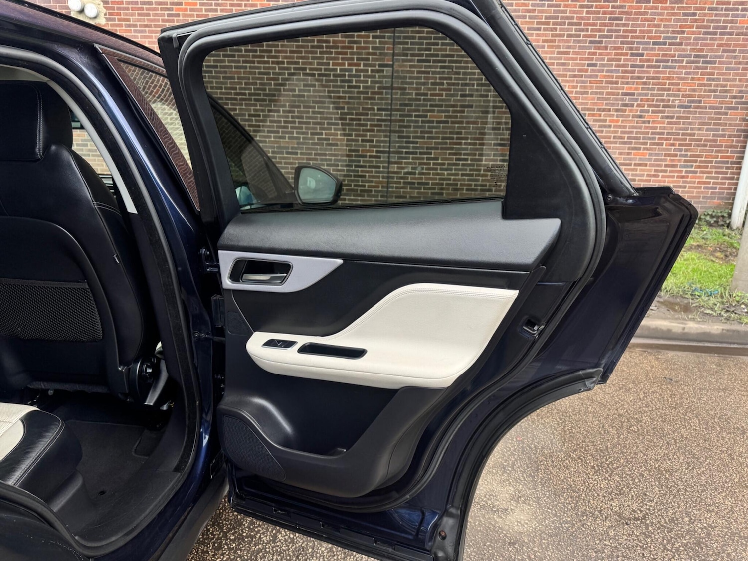 Used Jaguar F-Pace 2017 for sale - 77908658: Photo 39