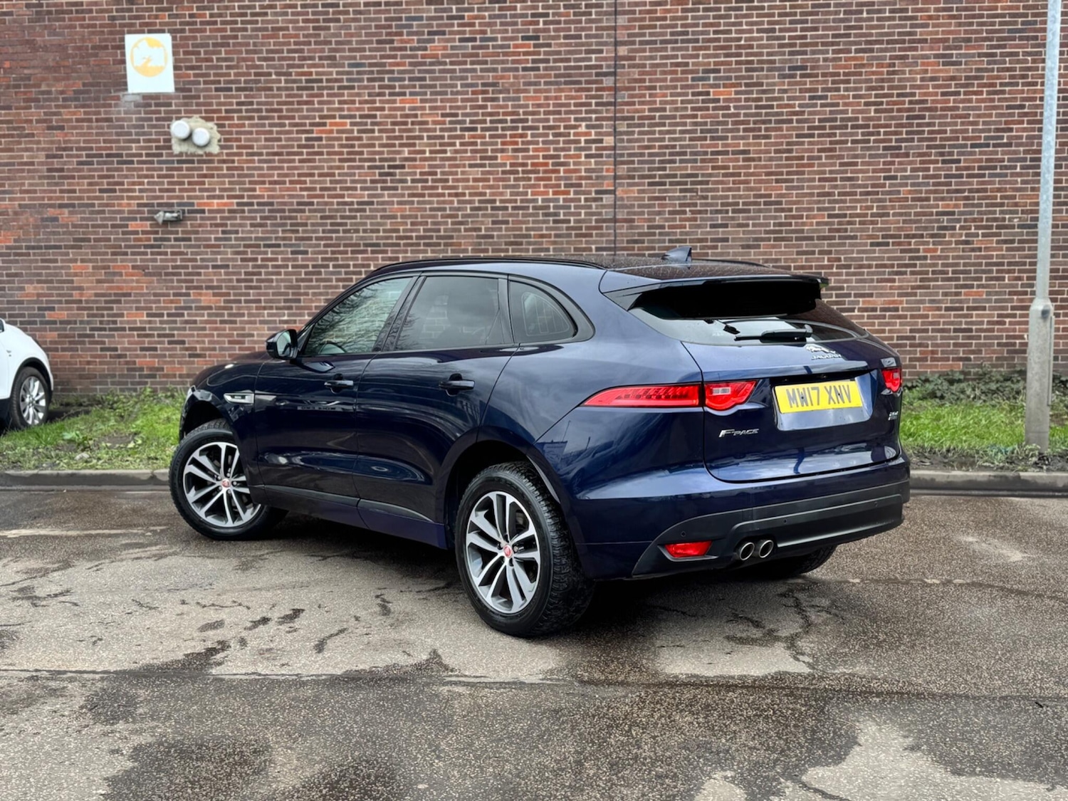Used Jaguar F-Pace 2017 for sale - 77908658: Photo 4