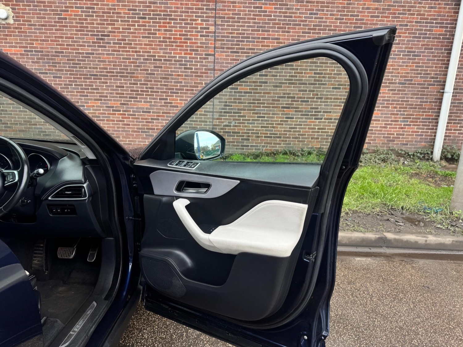 Used Jaguar F-Pace 2017 for sale - 77908658: Photo 41