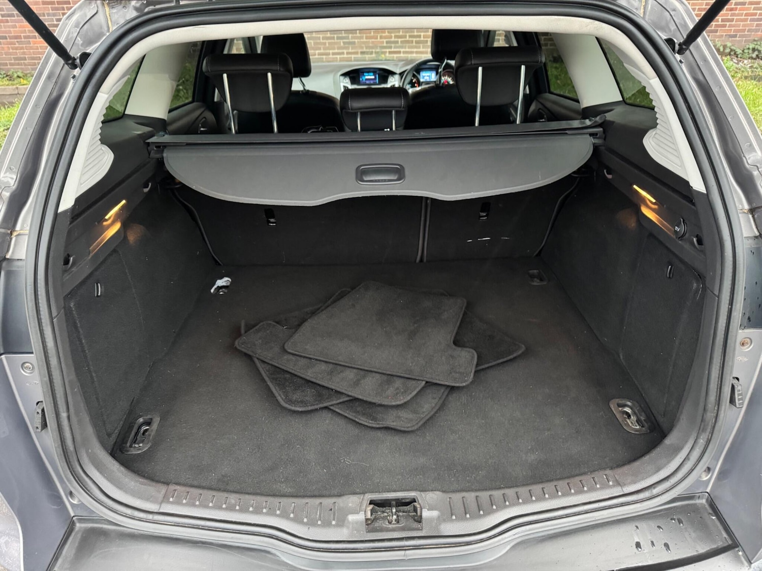 Used Ford Focus 2011 for sale - 76976605: Photo 19