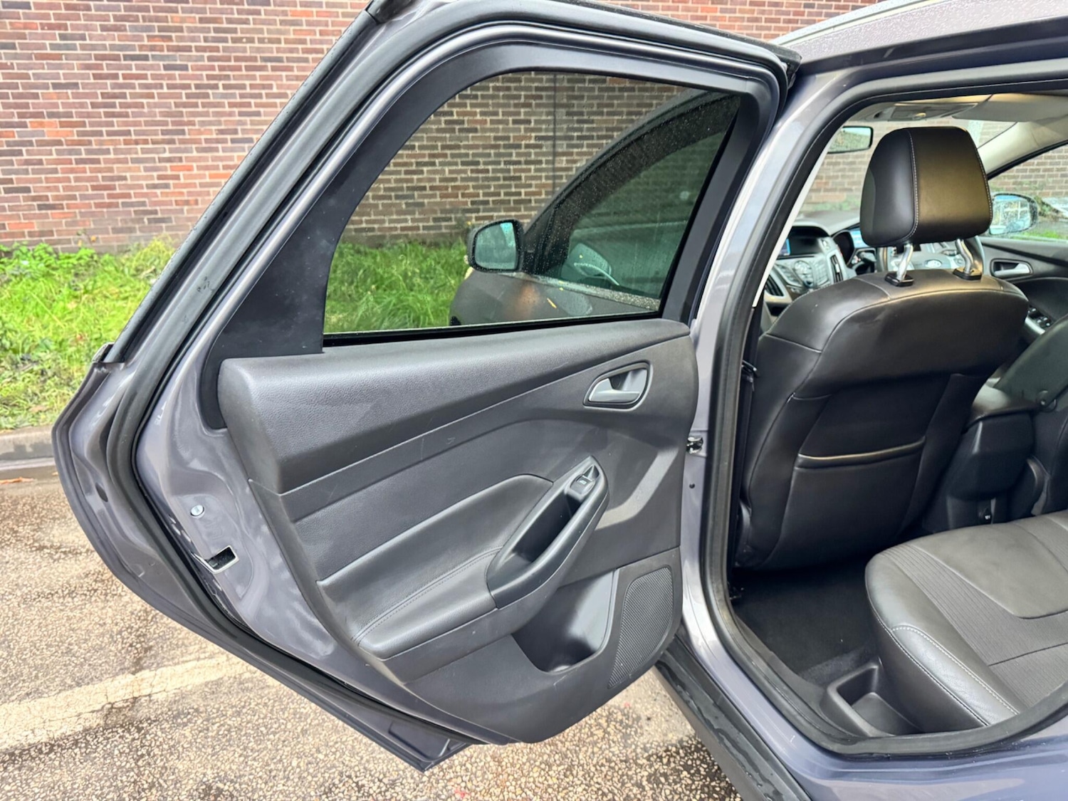 Used Ford Focus 2011 for sale - 76976605: Photo 34