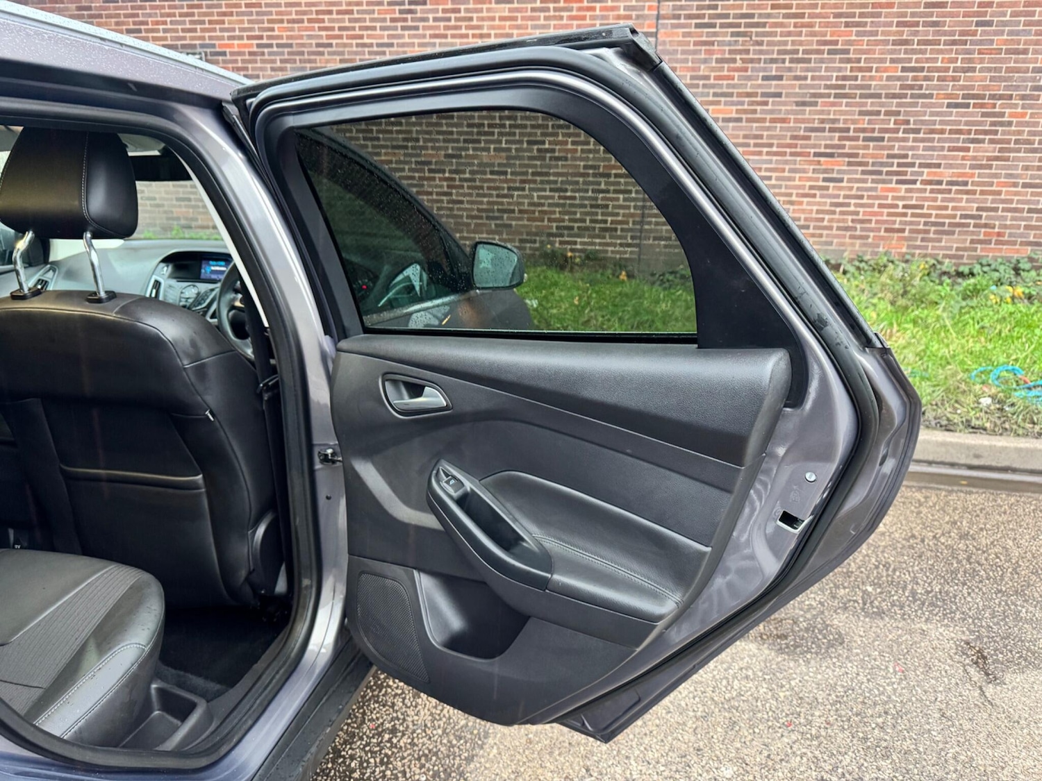 Used Ford Focus 2011 for sale - 76976605: Photo 36