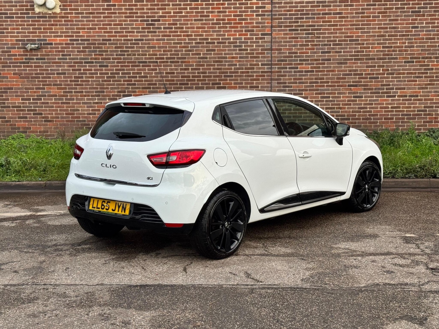 Used Renault Clio 2015 for sale - 76361128: Photo 13