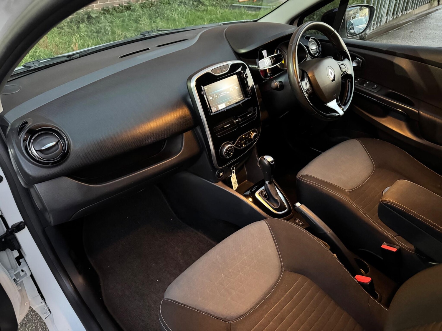 Used Renault Clio 2015 for sale - 76361128: Photo 20