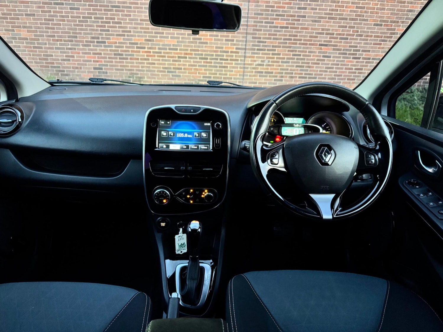 Used Renault Clio 2015 for sale - 76361128: Photo 21