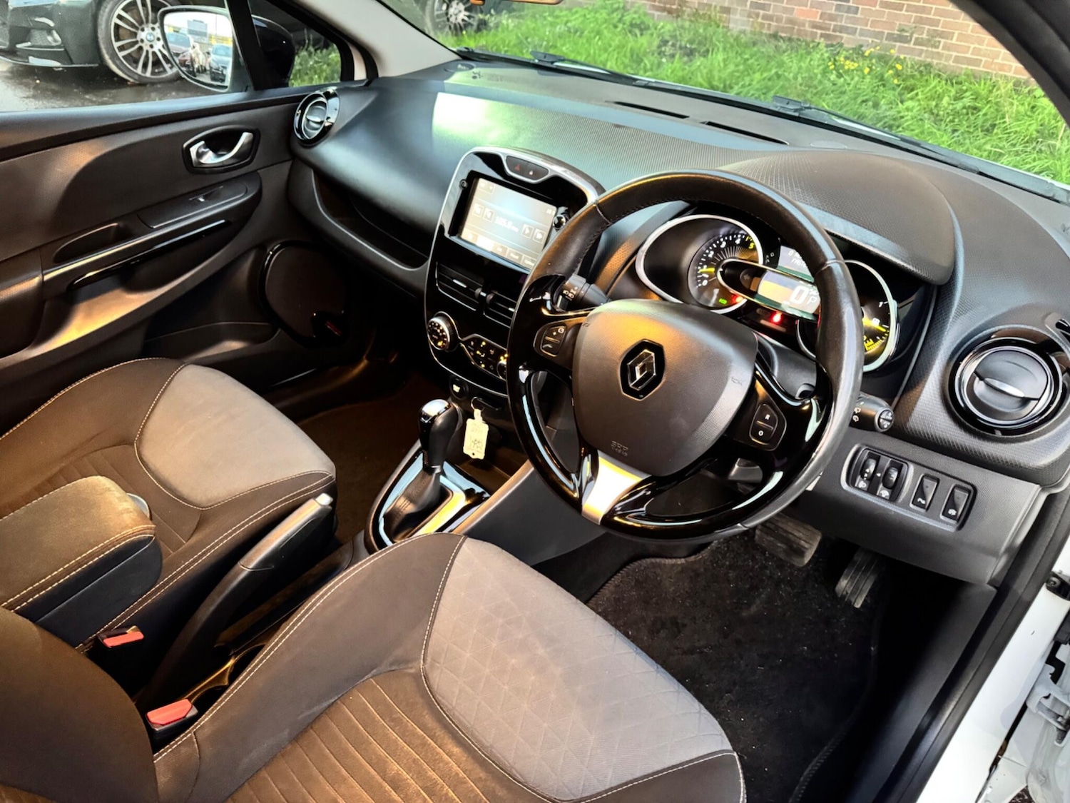 Used Renault Clio 2015 for sale - 76361128: Photo 22