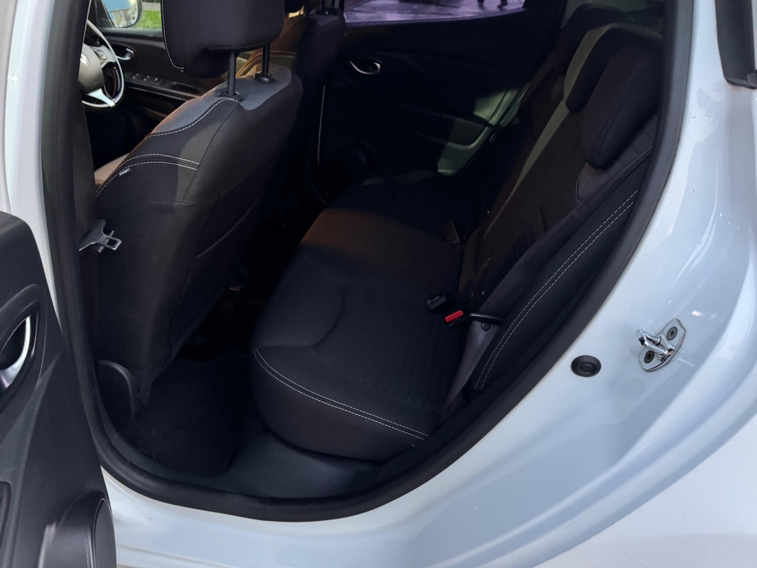 Used Renault Clio 2015 for sale - 76361128: Photo 25