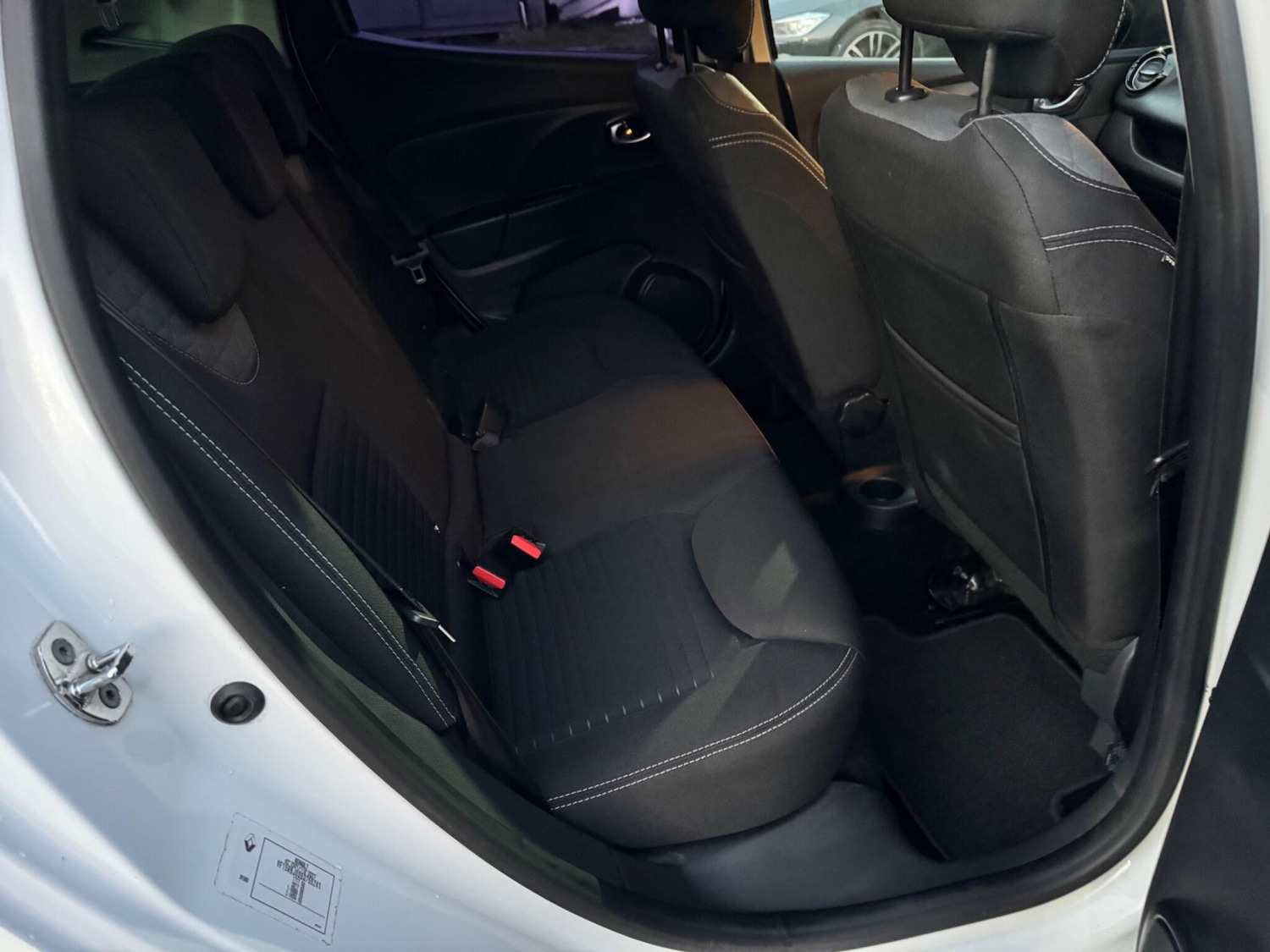 Used Renault Clio 2015 for sale - 76361128: Photo 26