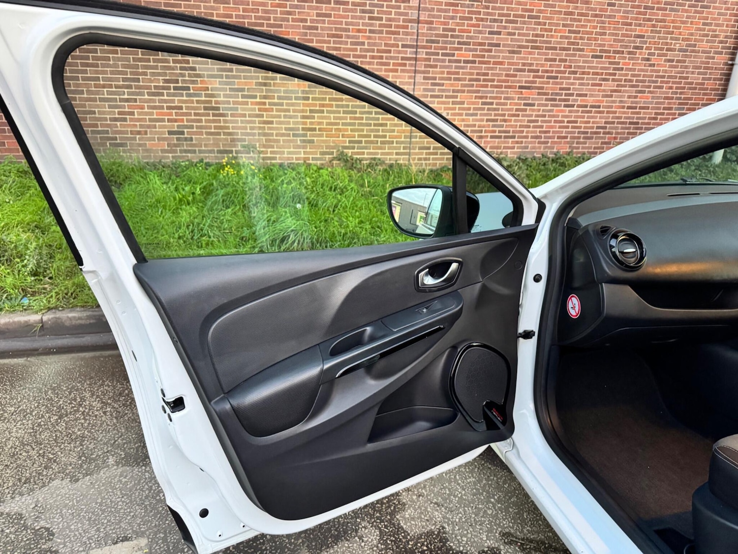 Used Renault Clio 2015 for sale - 76361128: Photo 29