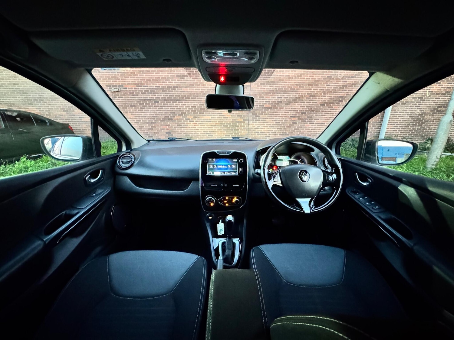 Used Renault Clio 2015 for sale - 76361128: Photo 3