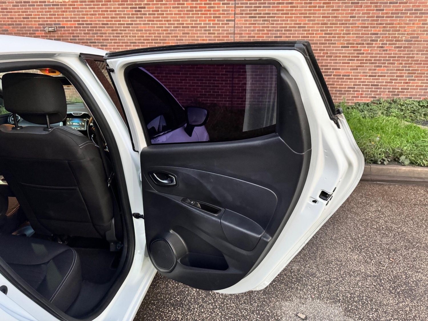 Used Renault Clio 2015 for sale - 76361128: Photo 31