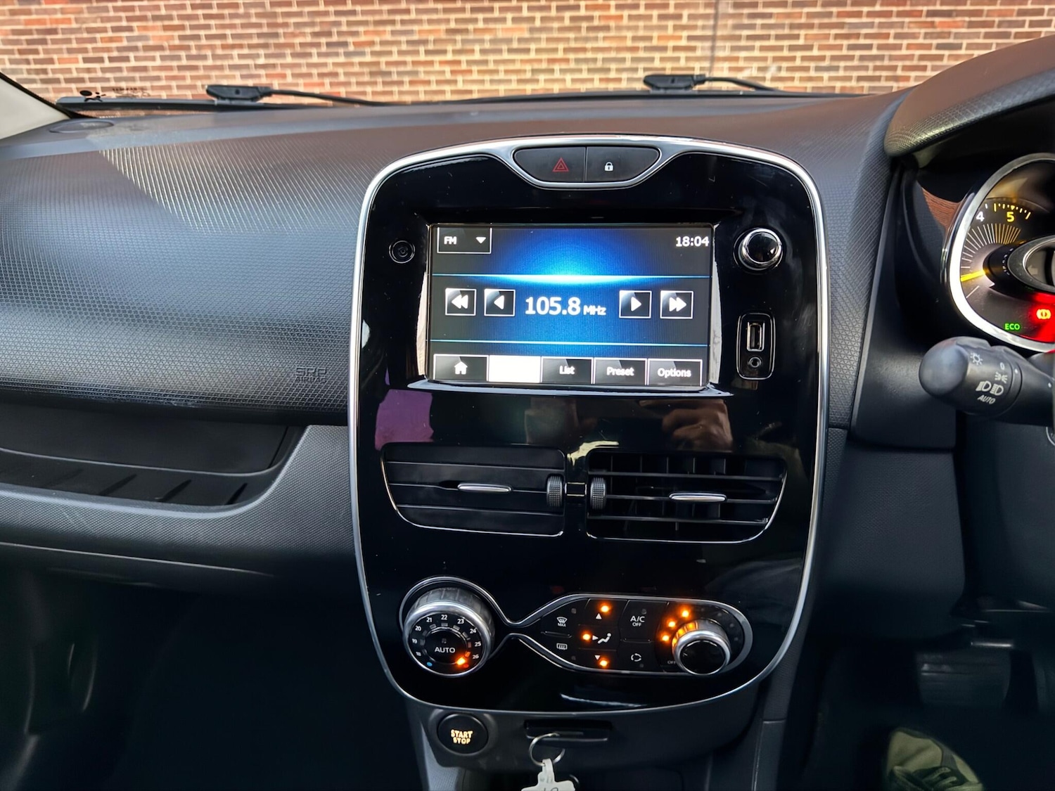 Used Renault Clio 2015 for sale - 76361128: Photo 38