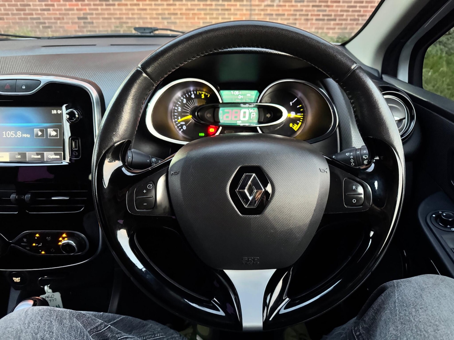Used Renault Clio 2015 for sale - 76361128: Photo 40