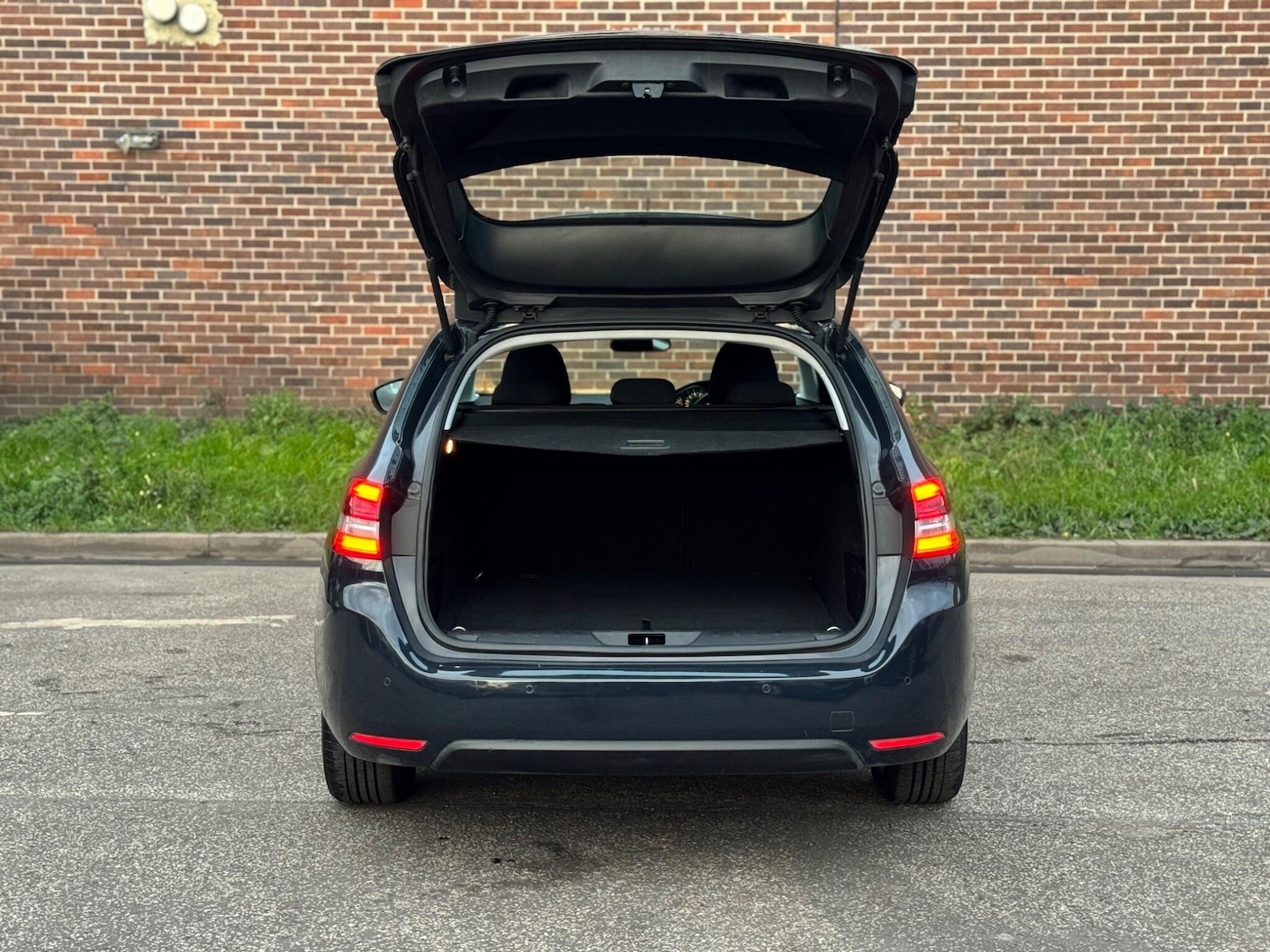 Used Peugeot 308 SW 2016 for sale - 76247483: Photo 16