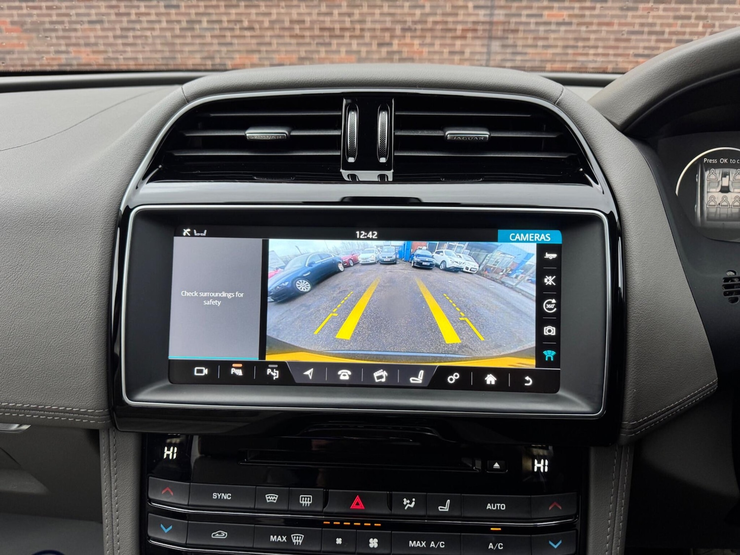 Used Jaguar F-Pace 2017 for sale - 77305285: Photo 25