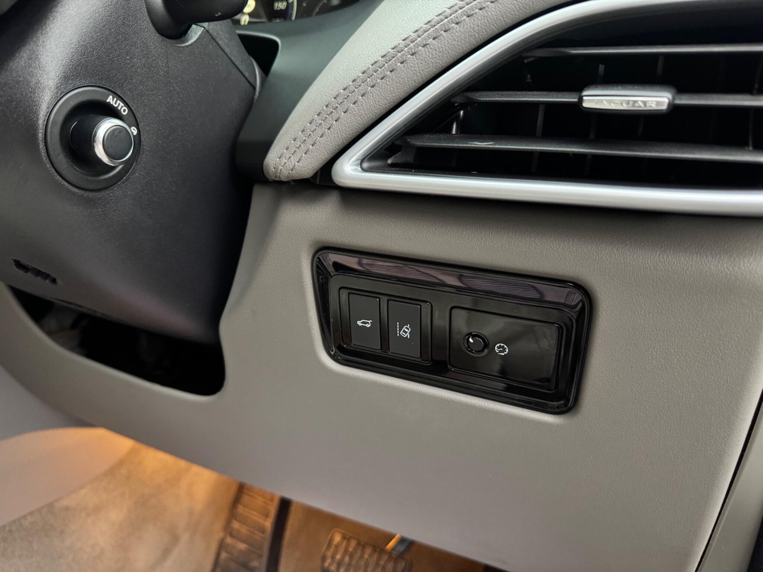 Used Jaguar F-Pace 2017 for sale - 77305285: Photo 33