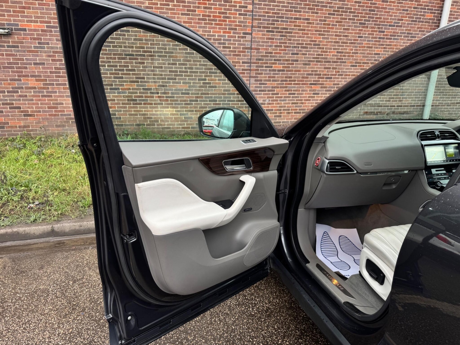 Used Jaguar F-Pace 2017 for sale - 77305285: Photo 37