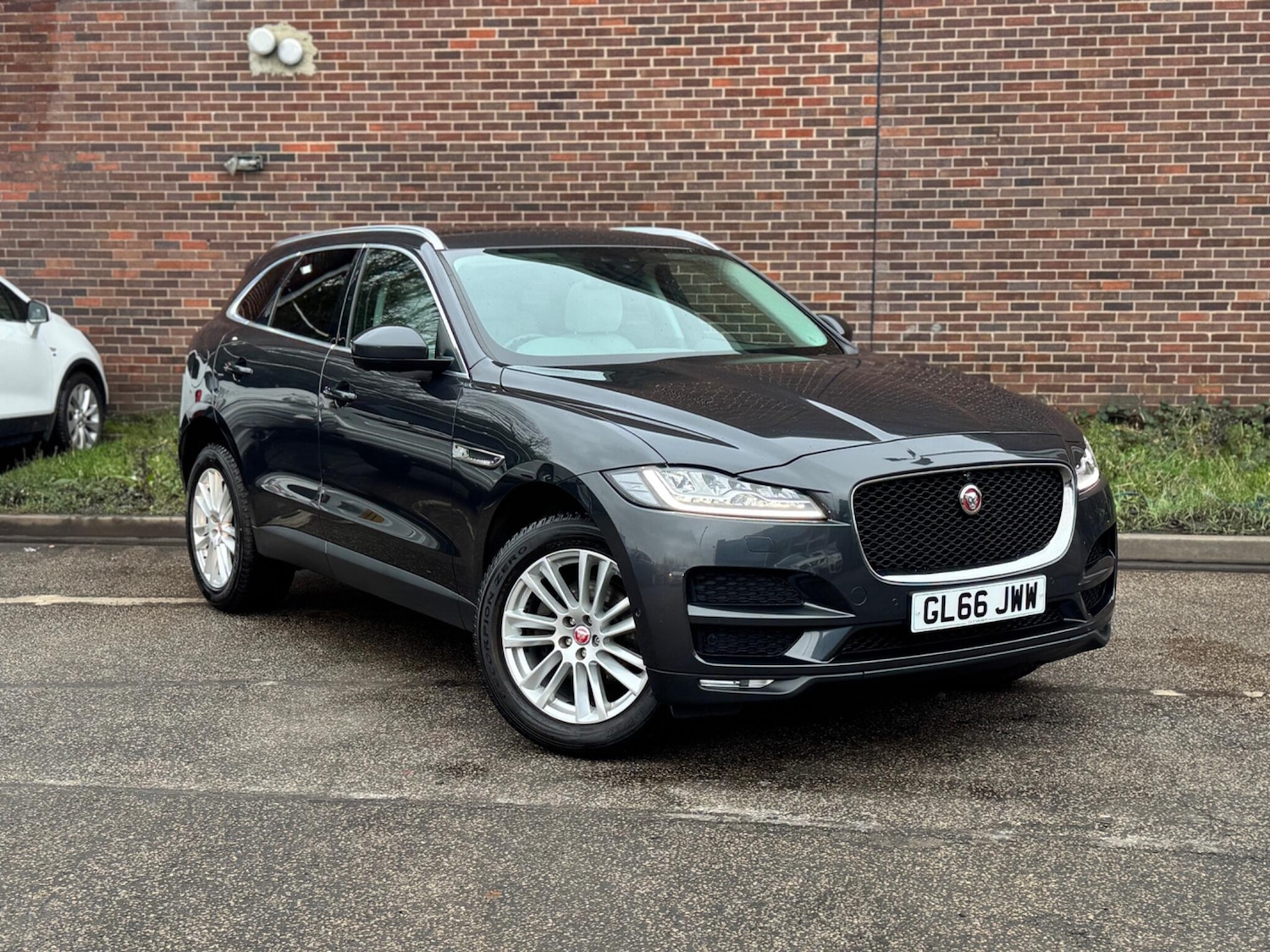Used Jaguar F-Pace 2017 for sale - 77305285: Photo 7