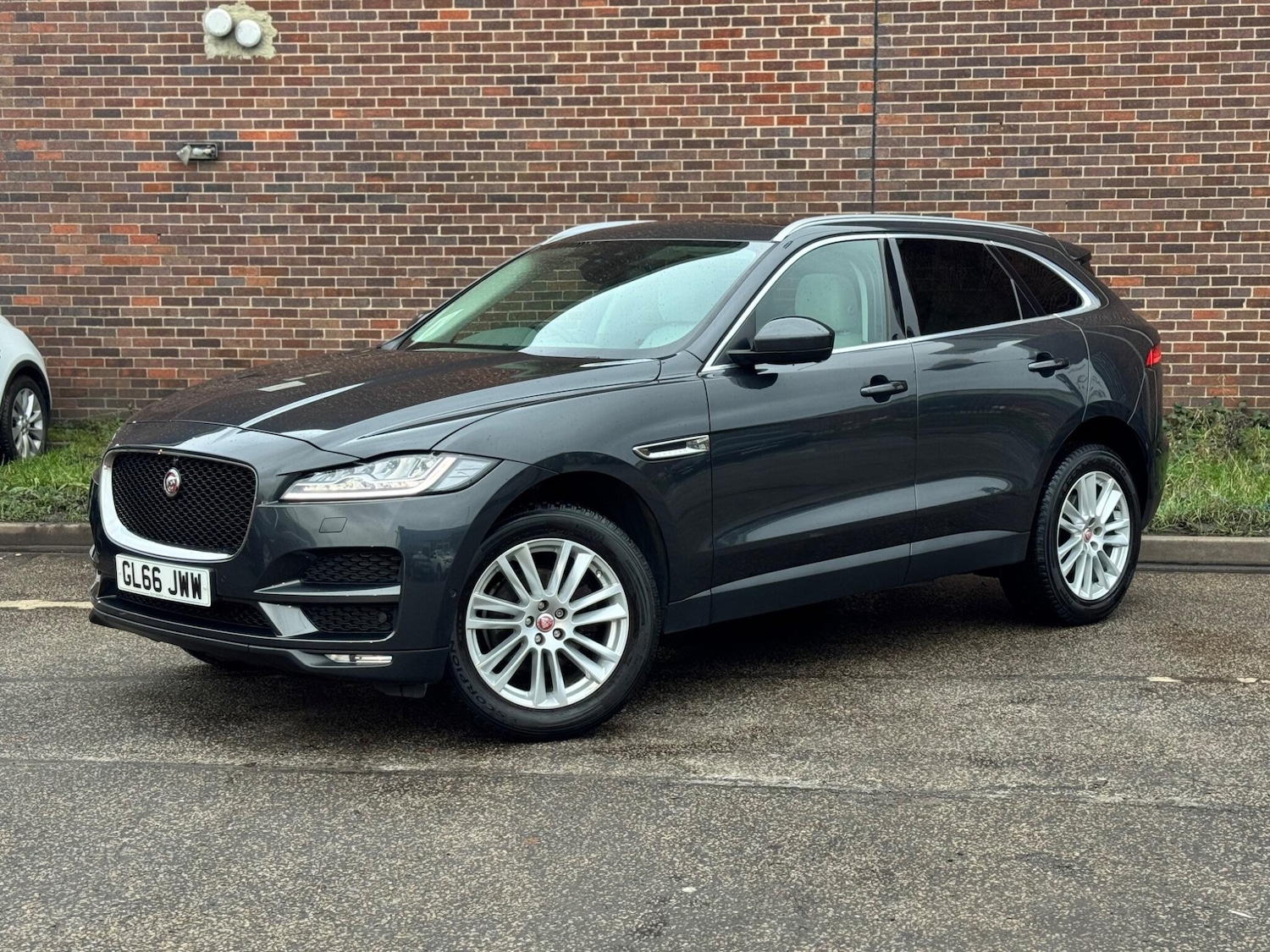 Used Jaguar F-Pace 2017 for sale - 77305285: Photo 9