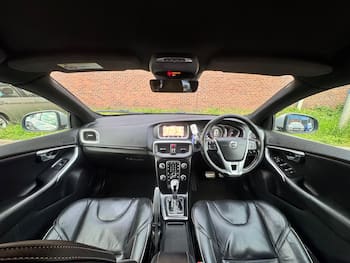 Used Volvo V40 2019 for sale - 79647341: Photo