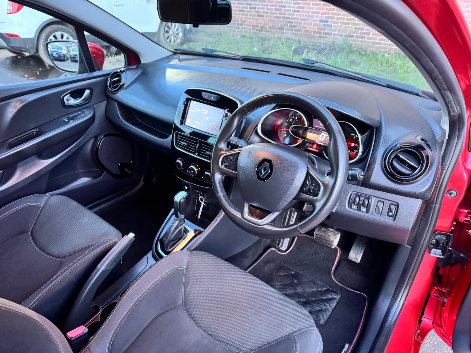 Used Renault Clio for sale - 77586762: Photo 25