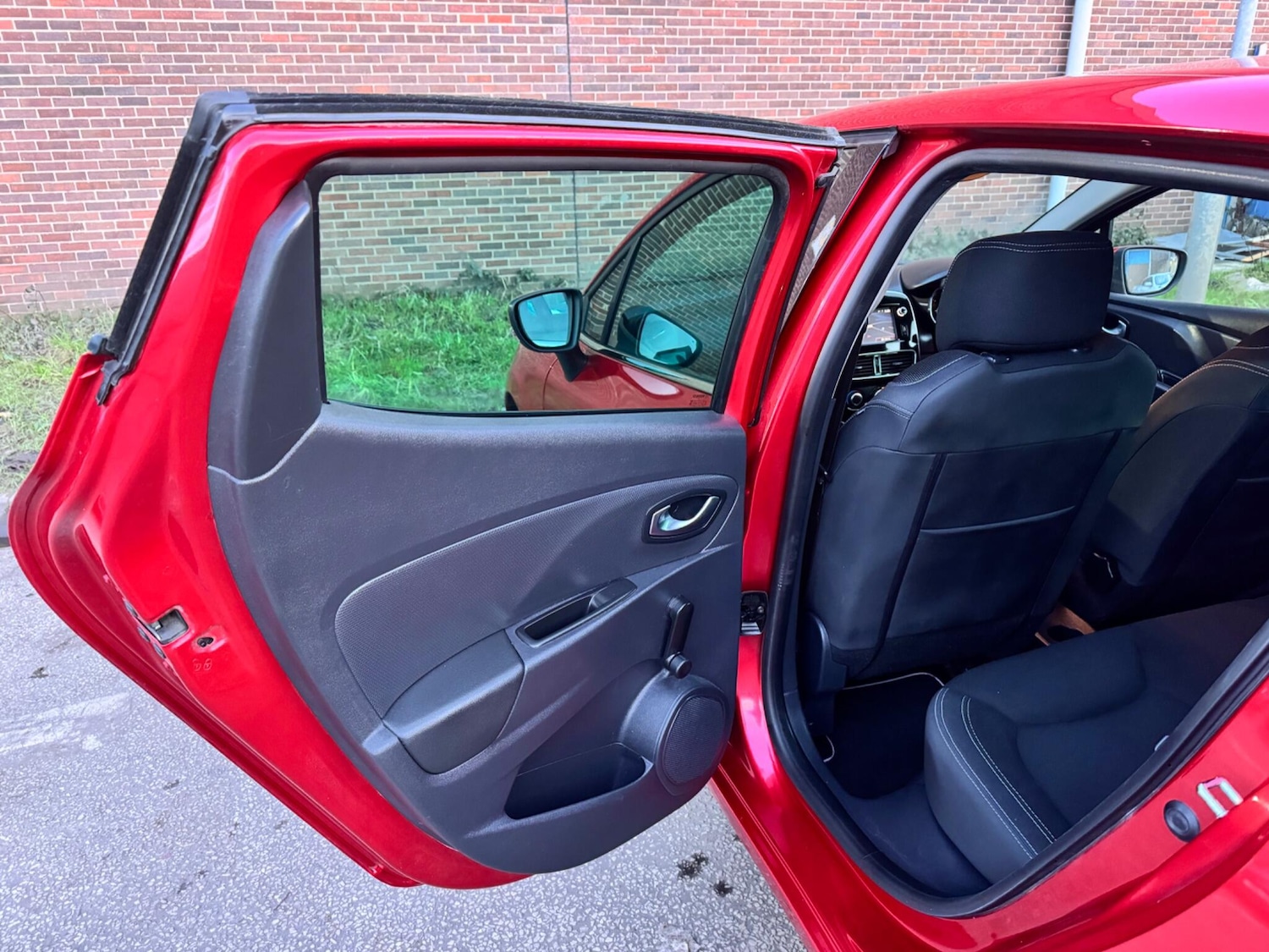 Used Renault Clio for sale - 77586762: Photo 32