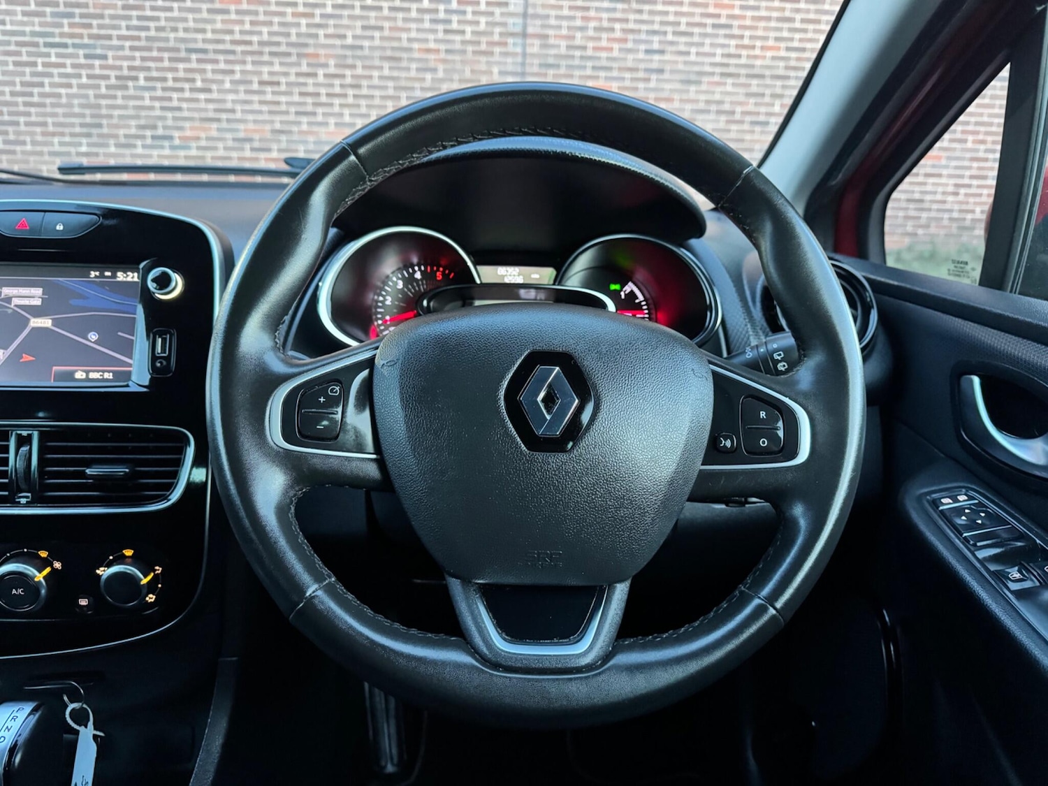 Used Renault Clio for sale - 77586762: Photo 38