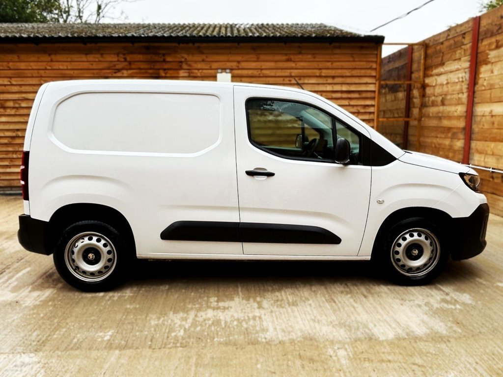 Used Vauxhall Combo 2024 for sale - 76840929: Photo 3