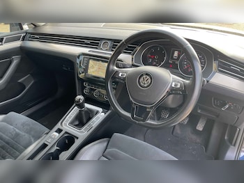 Used Volkswagen Passat 2015 for sale - 77972620: Photo