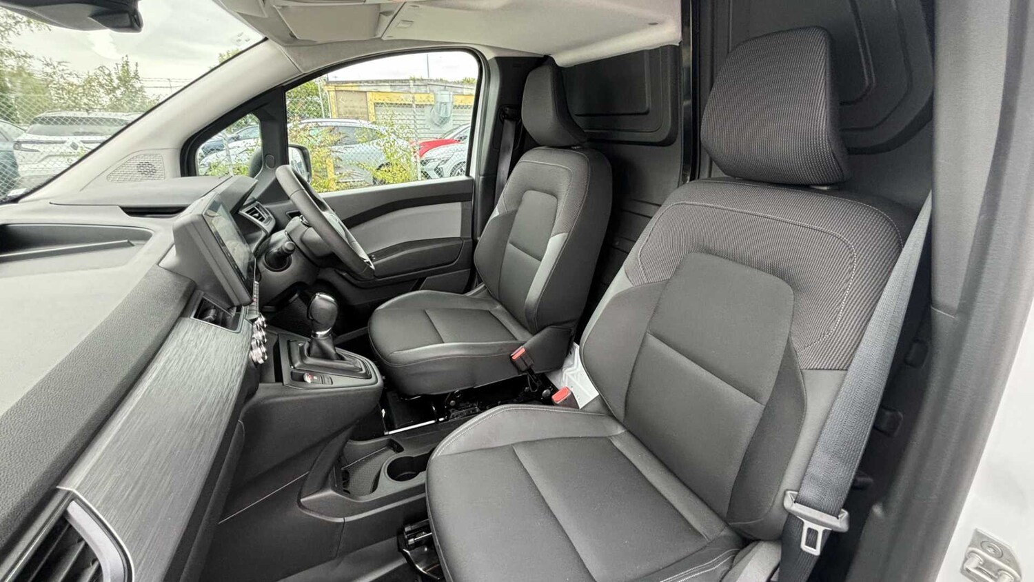 Used Renault Kangoo 2024 for sale - 77862047: Photo 17