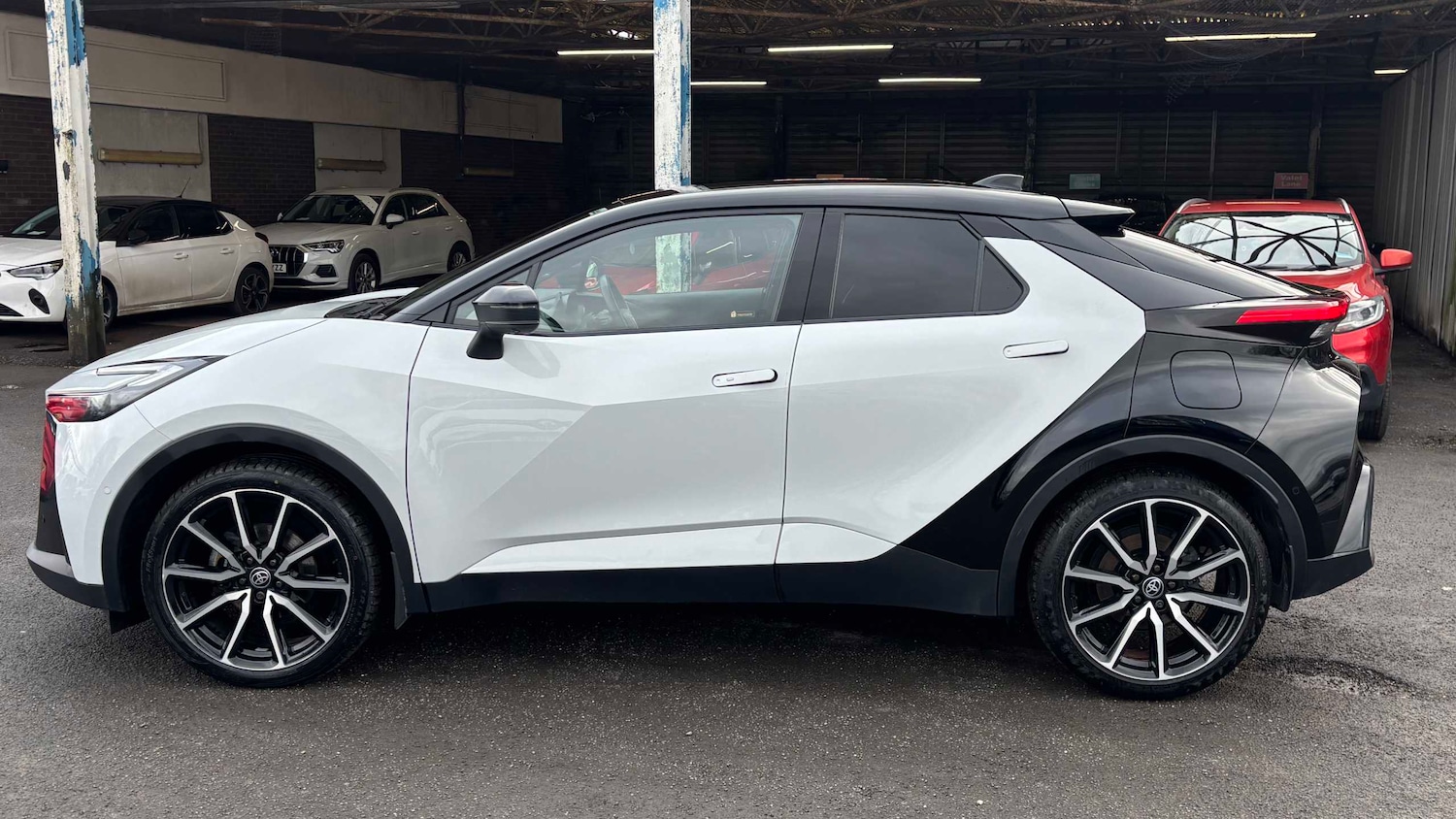 Used Toyota C-HR 2023 for sale - 77972975: Photo 4