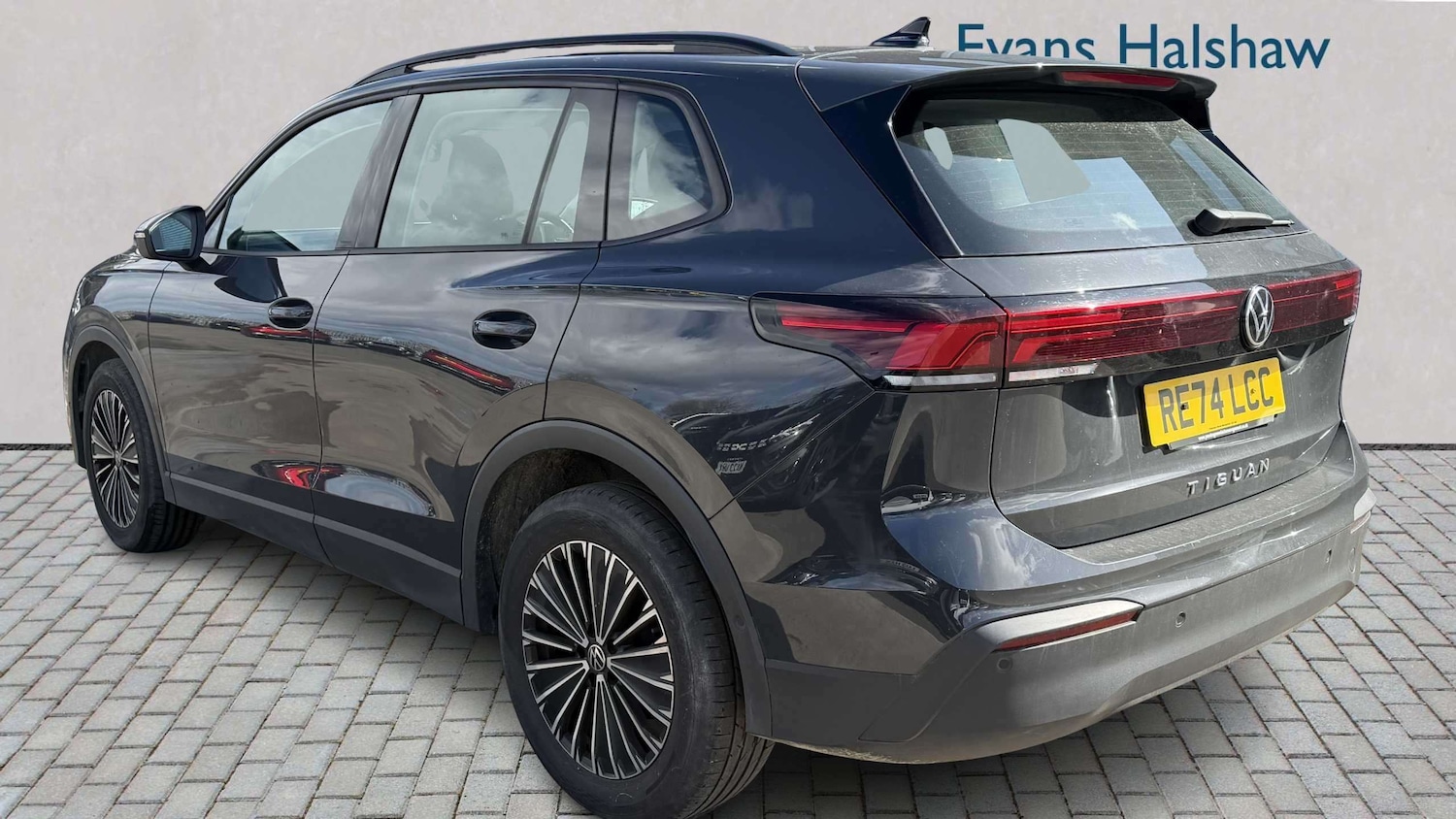 Used Volkswagen Tiguan for sale - 78104696: Photo 4