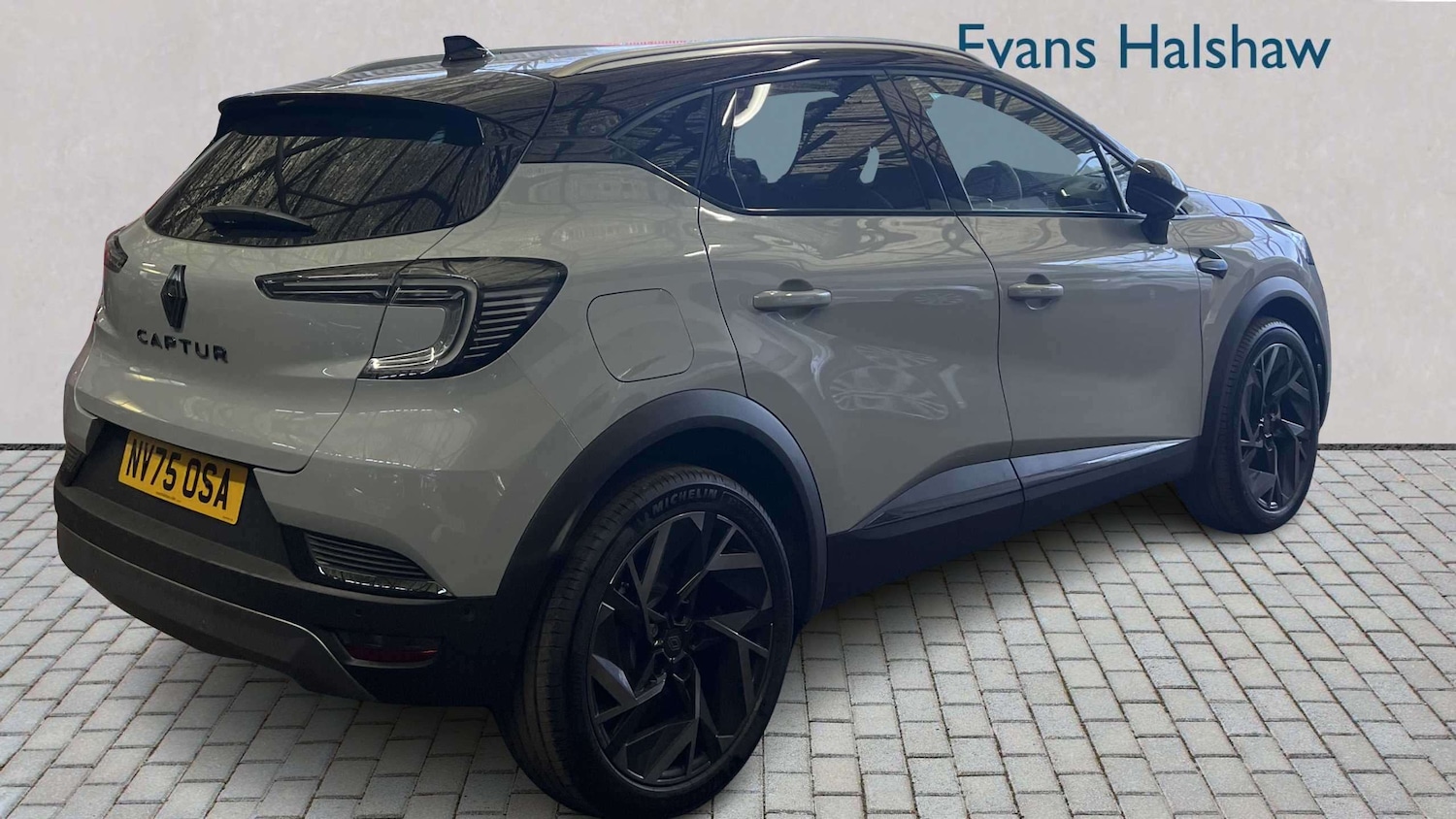 Used Renault Captur 2025 for sale - 77960853: Photo 2