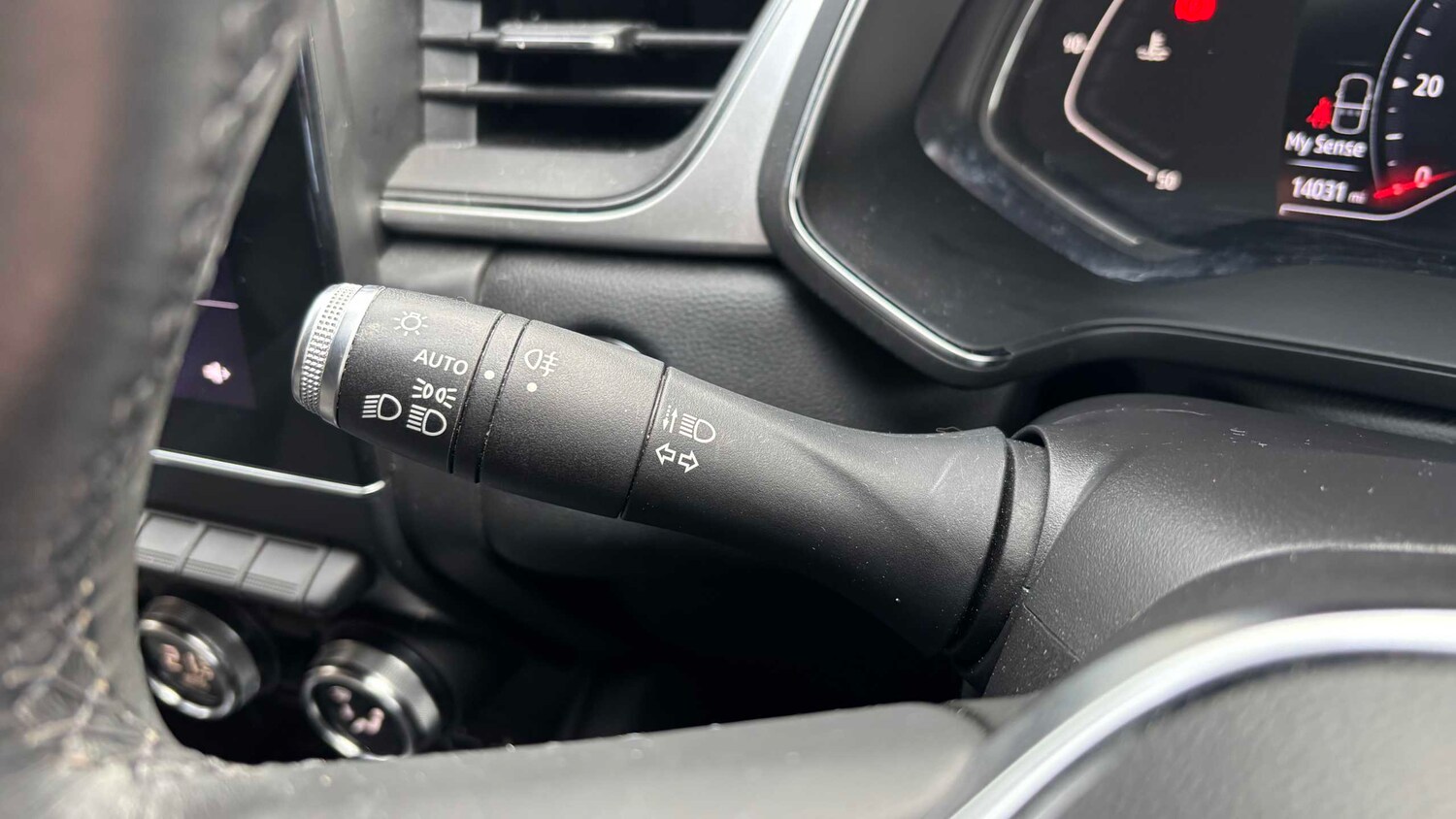 Used Renault Captur for sale - 77857676: Photo 17