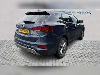Used Hyundai Santa Fe 2016 for sale - 79702669: Photo
