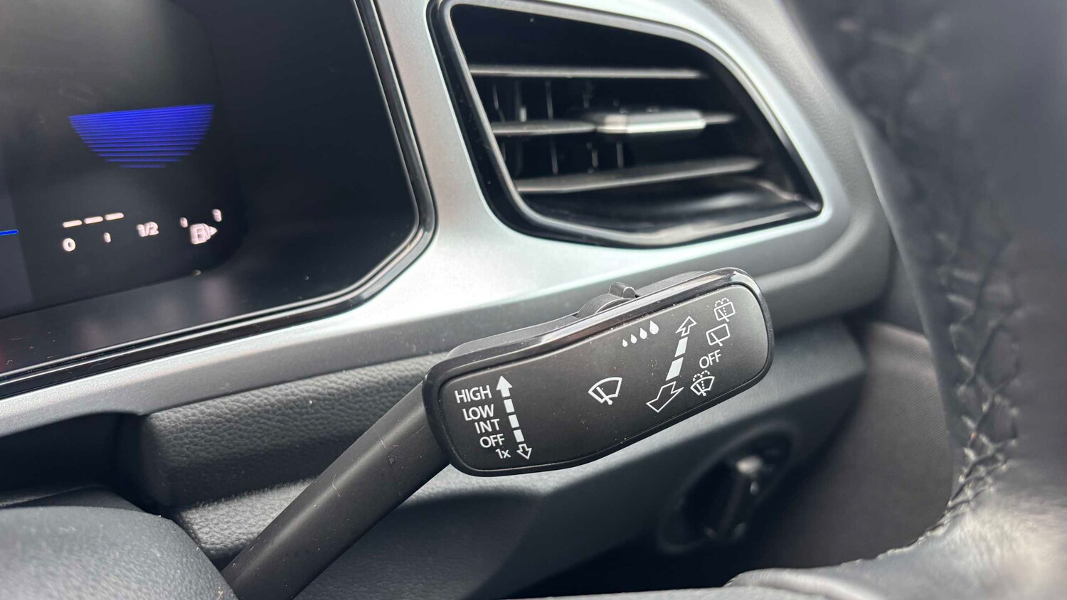 Used Volkswagen T-Roc for sale - 77857667: Photo 15