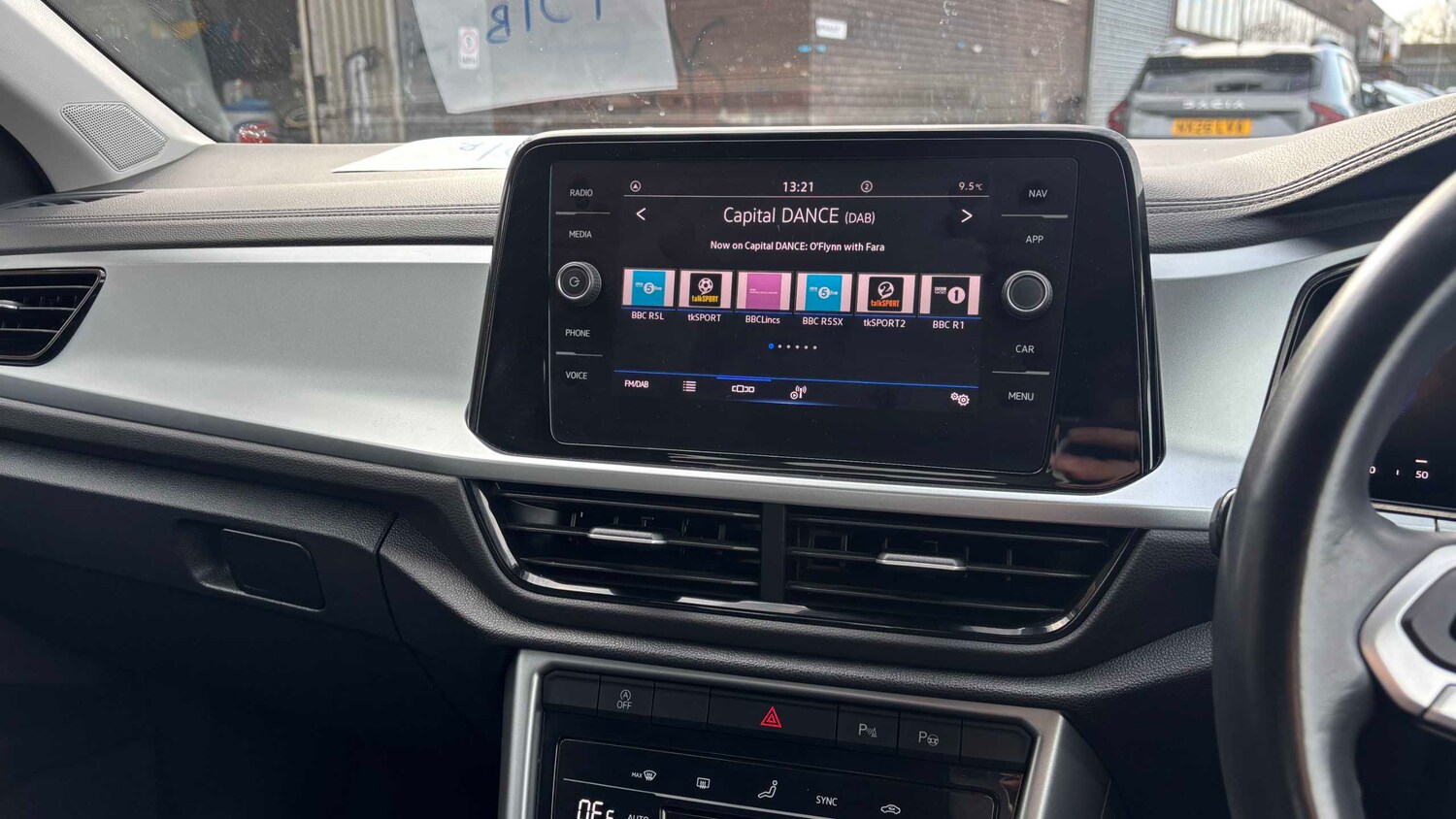 Used Volkswagen T-Roc for sale - 77857667: Photo 19