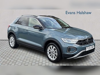 Used Volkswagen T-Roc 2024 for sale - 77857667: Photo