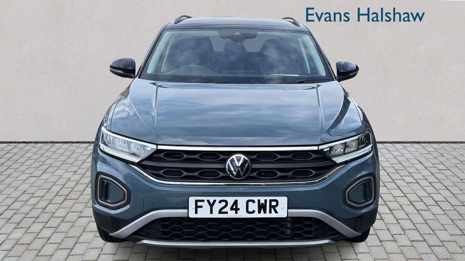 Used Volkswagen T-Roc for sale - 77857667: Photo 2