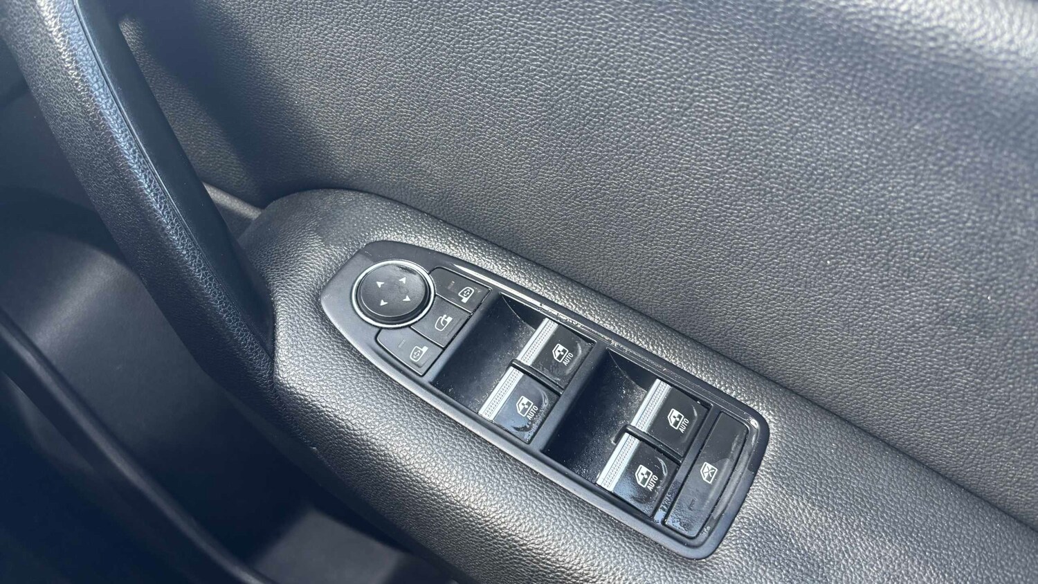 Used Renault Captur for sale - 77862309: Photo 10