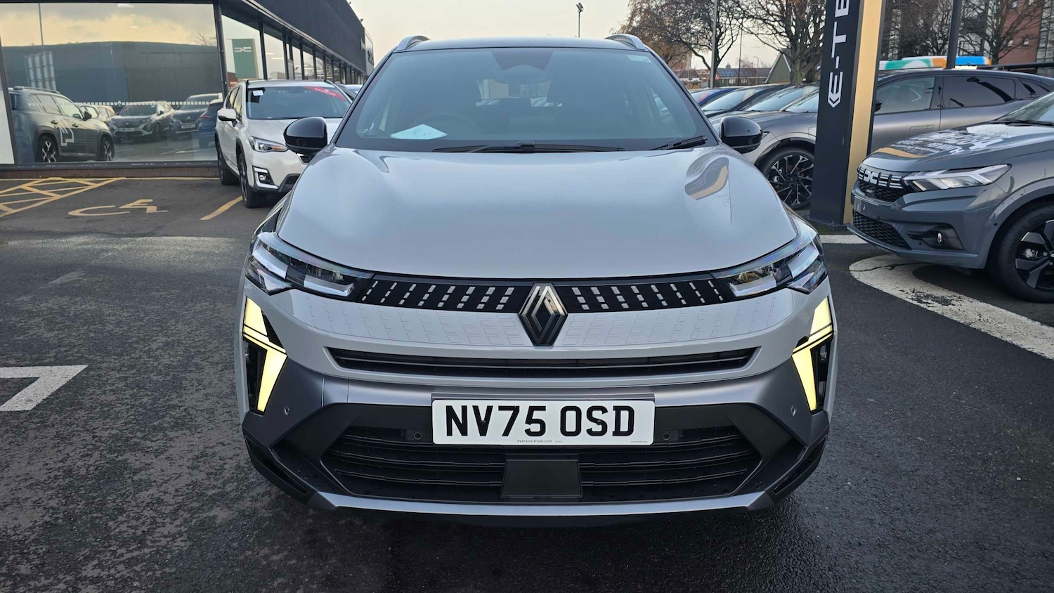 Used Renault Captur for sale - 77860493: Photo 2