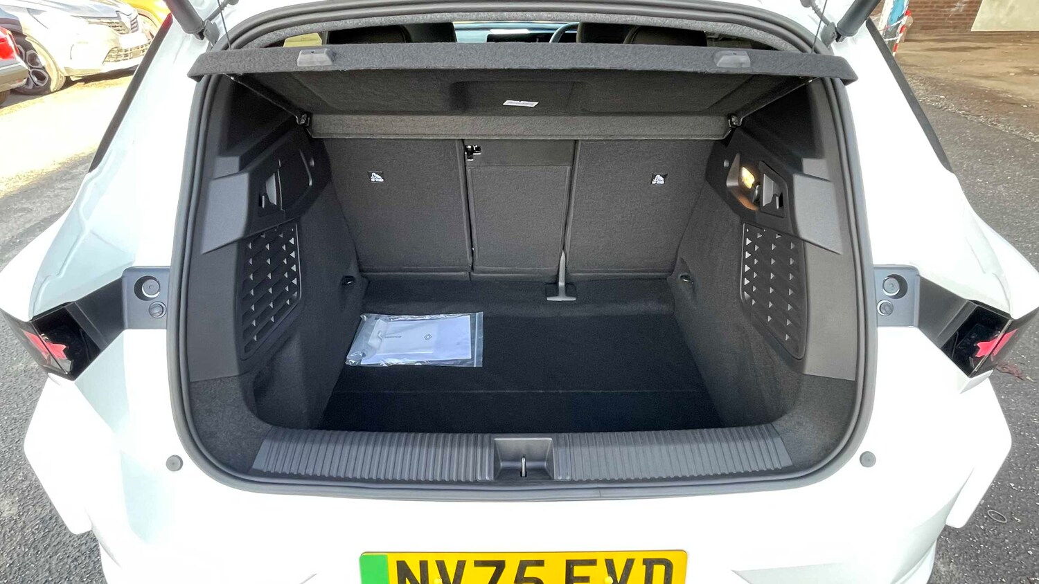 Used Renault Scenic E-Tech for sale - 77861900: Photo 22