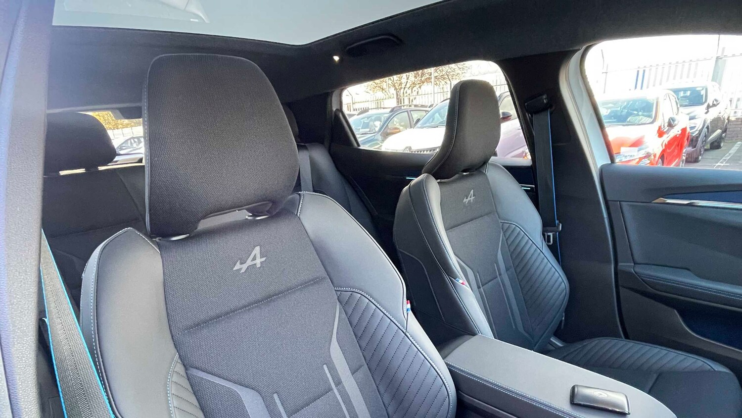 Used Renault Scenic E-Tech for sale - 77861900: Photo 28