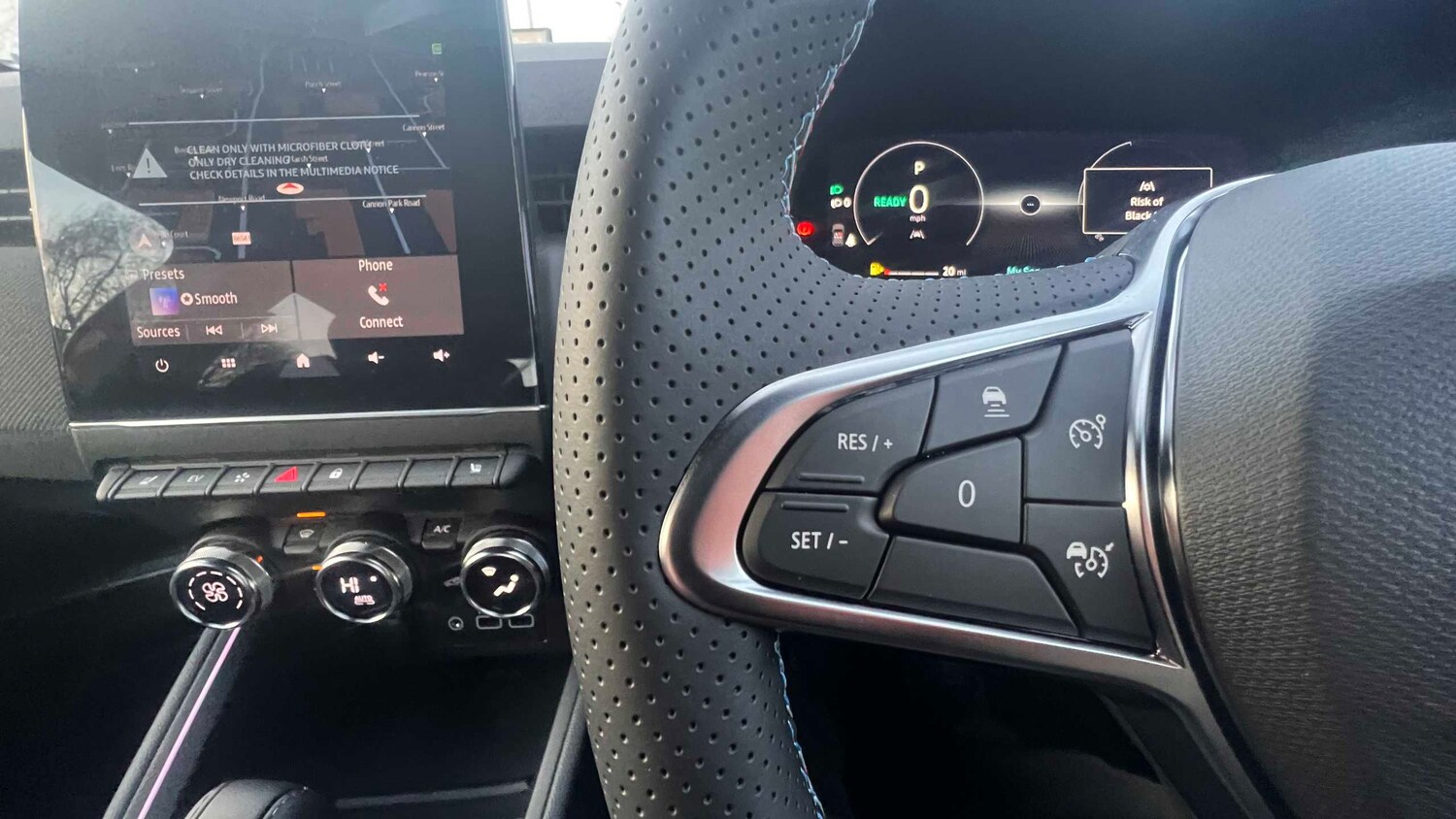 Used Renault Clio for sale - 77860400: Photo 15